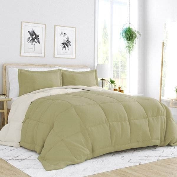 Full/Queen 3-Piece Microfiber Reversible Comforter Set in Sage Green/Cream-2