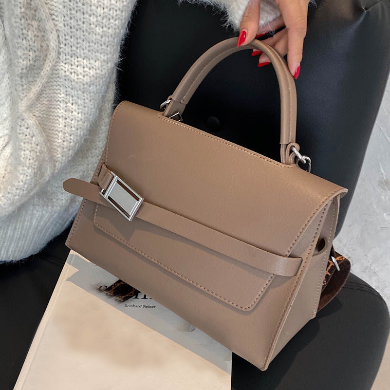 Large Capacity Retro Women's Messenger Handbag